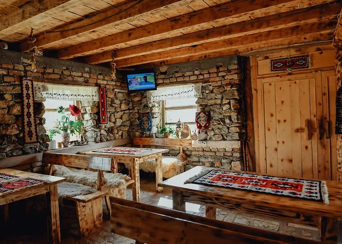 Vidikovac Uvac بيت خشبي